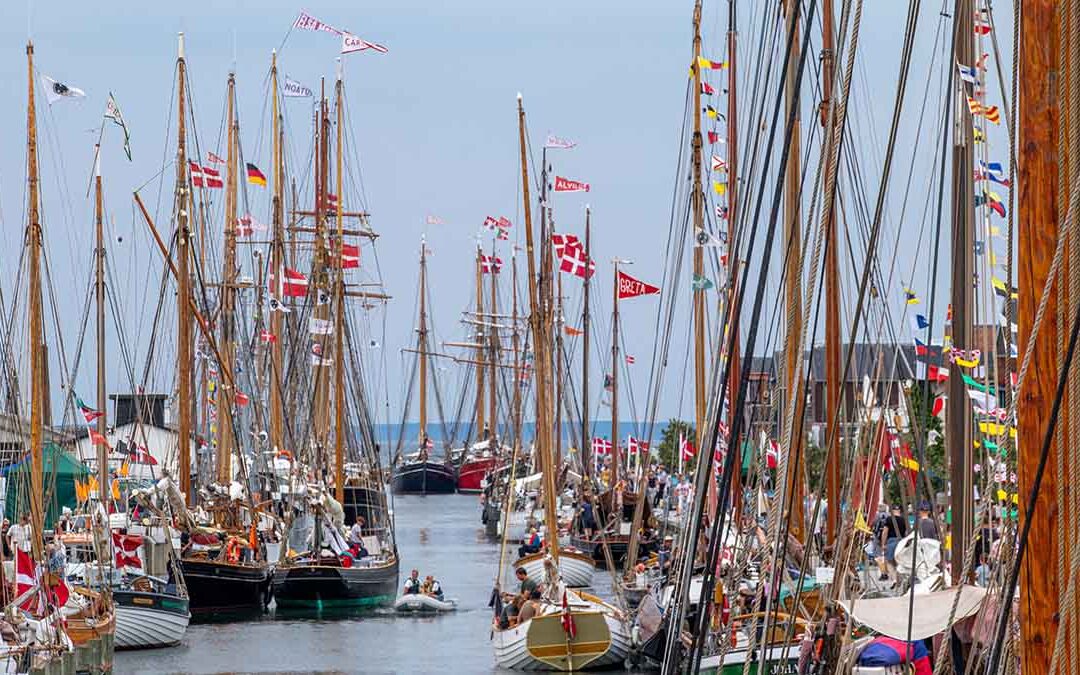 Maritime traditioner og kulturelt samvær ved Fyn Rundt for Bevaringsværdige Sejlskibe i Bogense